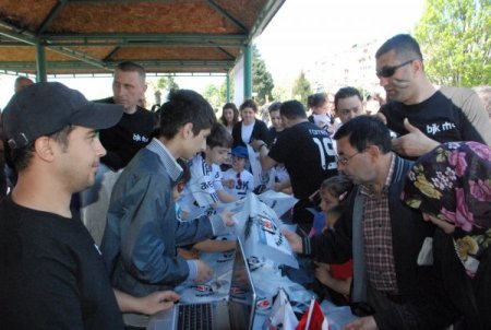 Beşiktaş Taraftarlarından 1903 Çocuğa 1903 Kitap