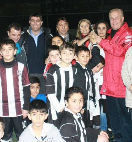 Beşiktaş yöneticisi Seyit Ateş ve ekibi Kartal Kupası’nı izledi