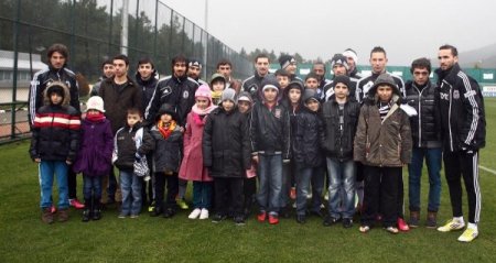 Beşiktaş'a vakıf öğrencilerinden moral ziyareti