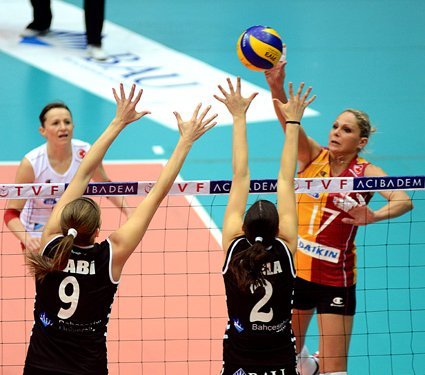 Beşiktaş'ı 3 - 0 yenen Galatasaray Daikin puanını 21'e çıkardı