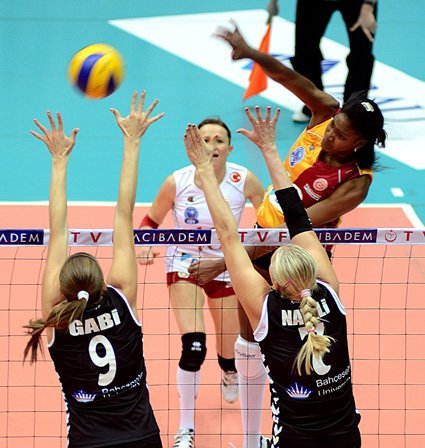 Beşiktaş'ı 3 - 0 yenen Galatasaray Daikin puanını 21'e çıkardı