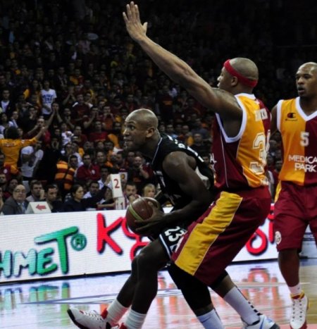 Beşiktaş’ı 64-60 yenen Galatasaray Medical Park 8’de 8 yaptı