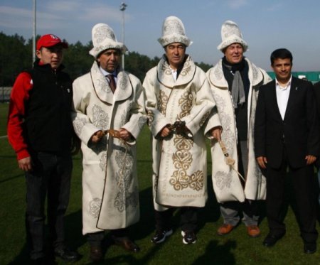 Beşiktaş'ın antrenmanını Kırgız öğrenciler izledi