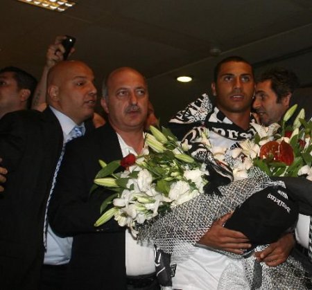 Beşiktaş'ın Yeni Transferi Quaresma'ya Görkemli Karşılama