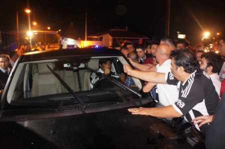 Beşiktaşlı taraftarlar, yönetimi istifaya çağırdı