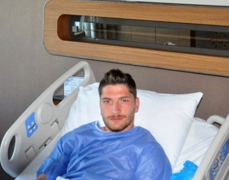 Beşiktaşlı Uysal ve Özkan ameliyat oldu