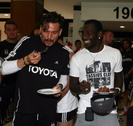 Beşiktaş'ta Ersan Adem Gülüm’e doğum günü kutlaması