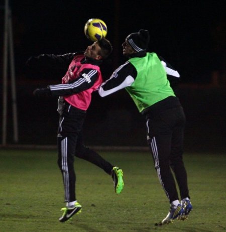 Beşiktaş'ta Fernandes ve yeni transfer Gökhan Süzen takımla birlikte çalıştı