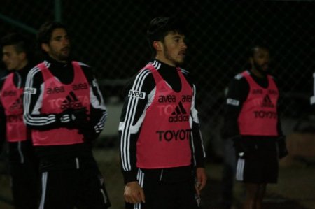 Beşiktaş'ta Fernandes ve yeni transfer Gökhan Süzen takımla birlikte çalıştı