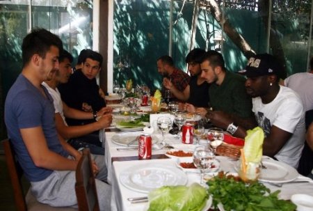 Beşiktaş'ta önce antrenman sonra moral yemeği