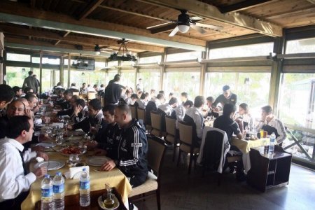 Beşiktaş'ta oyuncular Antalya’da birlik beraberlik yemeği yedi