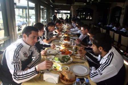Beşiktaş'ta oyuncular Antalya’da birlik beraberlik yemeği yedi