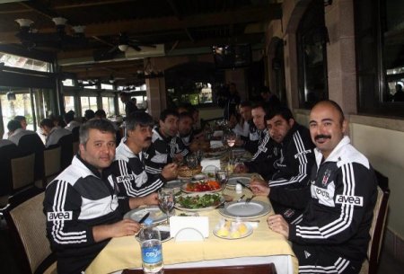 Beşiktaş'ta oyuncular Antalya’da birlik beraberlik yemeği yedi