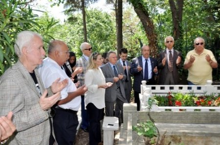 Beşiktaş'ta Üstünkaya mezarı başında anıldı