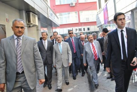 Beşir Atalay: Türkiye savaş heveslisi, savaş isteyen bir ülke değil