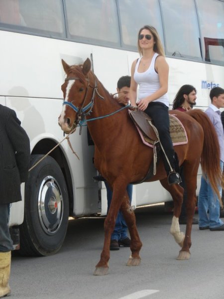 Beşir Esad'ın Kendi Halkına Silah Kullanması Anadolu Turlarını Bitirdi
