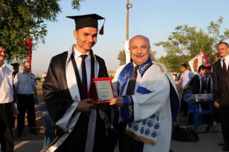 Besni Meslek Yüksek Okulu'nda Mezuniyet Coşkusu