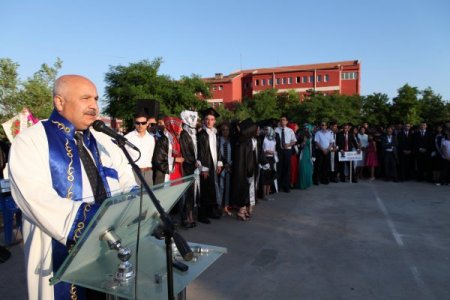 Besni Meslek Yüksek Okulu'nda Mezuniyet Coşkusu