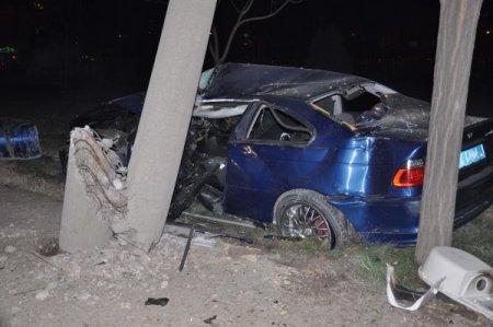 Beton Elektrik Direğine Çarpan Sürücü Yaralandı