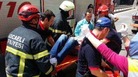 Beton mikseri otomobili parçaladı: 1 yaralı