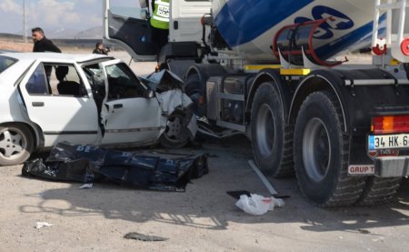 Beton mikseri otomobille çarpıştı: 1 ölü, 5 yaralı