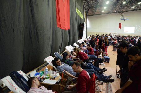 BEÜ öğrencileri kan kampanyasıyla rekora hazırlanıyor