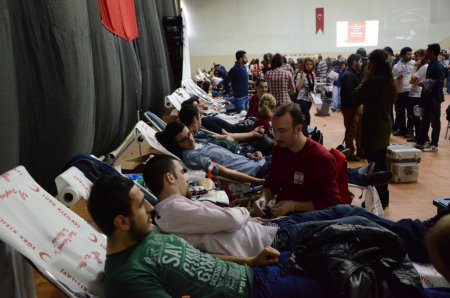 BEÜ öğrencileri kan kampanyasıyla rekora hazırlanıyor