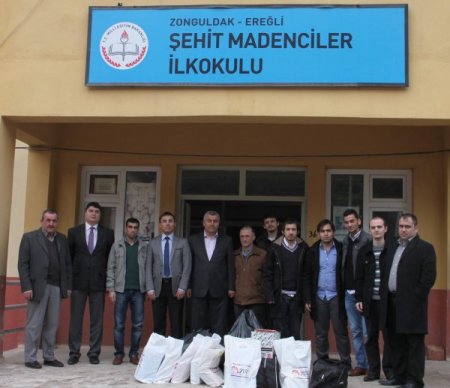 BEÜ öğrencileri ve ESDER'den ilköğretim okuluna kitap yardımı
