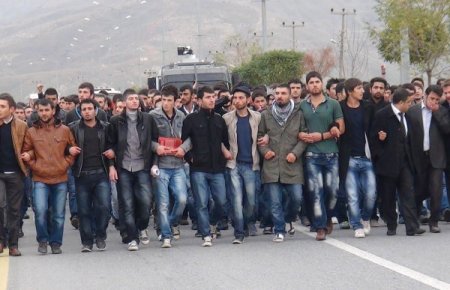 BEÜ’lü öğrenciler kazada ölen arkadaşları için yürüdü