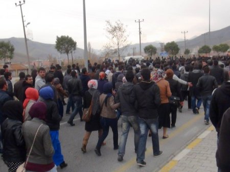 BEÜ’lü öğrenciler kazada ölen arkadaşları için yürüdü