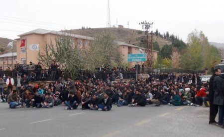 BEÜ’lü öğrenciler kazada ölen arkadaşları için yürüdü