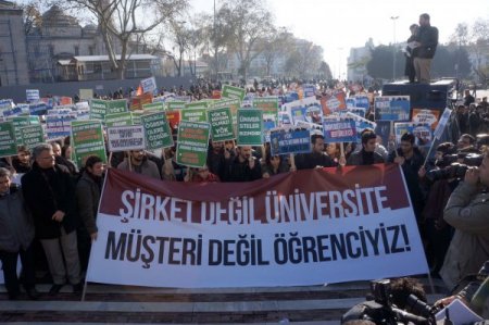 Beyazıt Meydanı’nda YÖK protestosu