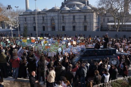 Beyazıt Meydanı’nda YÖK protestosu