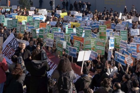 Beyazıt Meydanı’nda YÖK protestosu
