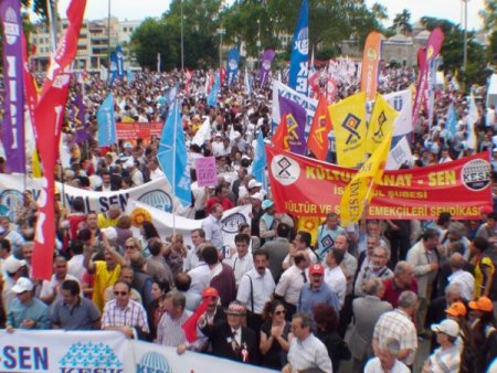 Beyazıt Meydanı'nda 'Zam' Eylemi