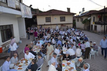 Beydili Köyü’nde Köylüler Birlikte İftar Açıyor