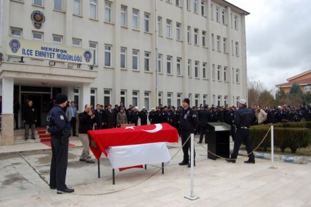 Beyin kanaması sonucu hayatını kaybeden polis için tören düzenlendi