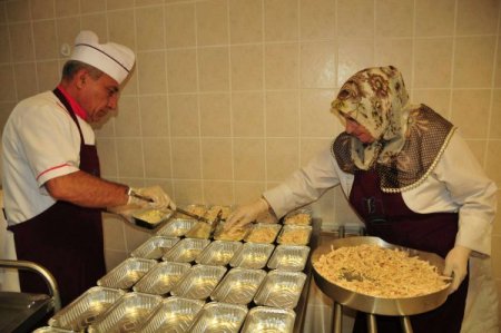 Beylikdüzü Belediyesi’nden taziye evine yemek