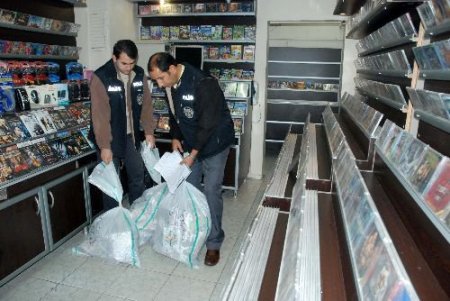 Beylikdüzü'nde 100 Bin Korsan Cd Ele Geçirildi