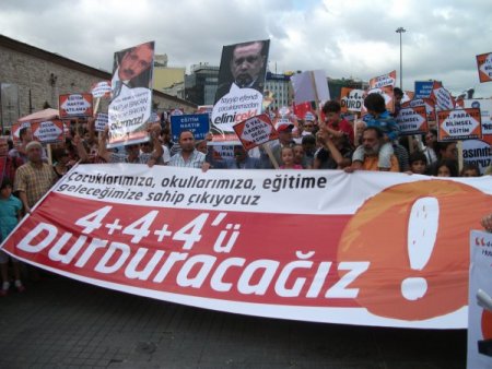 Beyoğlu’nda 4+4+4 protestosu