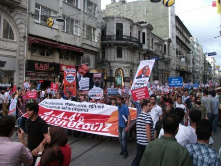 Beyoğlu’nda 4+4+4 protestosu