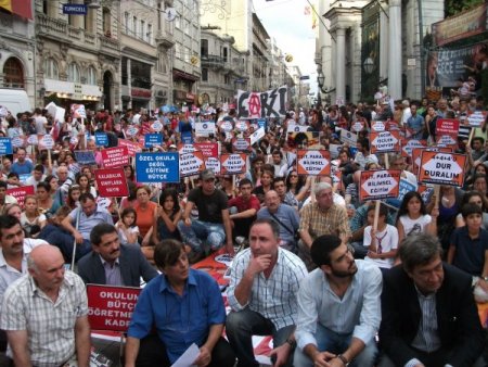 Beyoğlu’nda 4+4+4 protestosu
