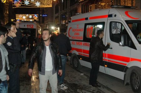 Beyoğlu’nda bıçaklı kavga: 3 yaralı