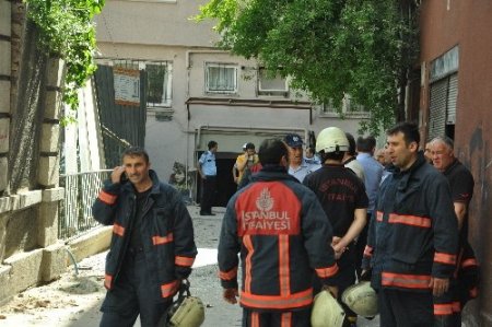 Beyoğlu’nda çöken bina boş çıktı