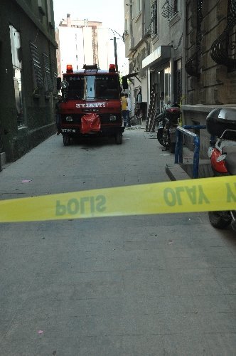 Beyoğlu’nda çöken bina boş çıktı