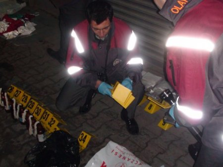 Beyoğlu’nda Ele Geçirilen Bomba Ve Molotoflar İnceleniyor