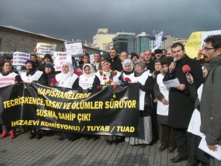 Beyoğlu'nda F Tipi Cezaevi Protestosu