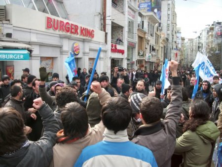 Beyoğlu'nda F Tipi Cezaevi Protestosu