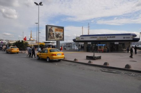 Beyoğlu'nda gündüz vakti gasp girişimi