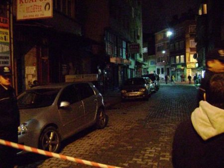 Beyoğlu'nda Market Önüne Bırakılan Ses Bombası Patladı
